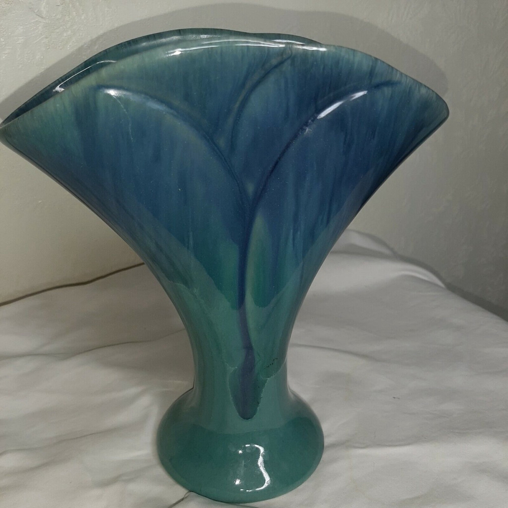 Vintage Canadian Beauceware Graduated Blue Fan Vase